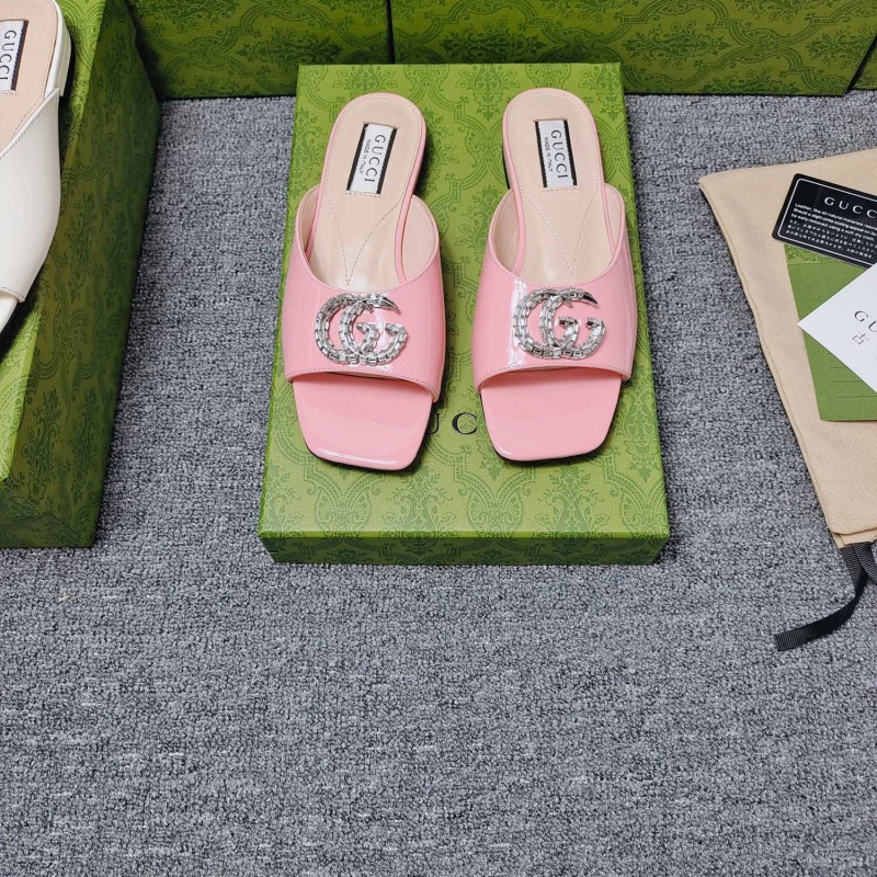 G*u*i slippers